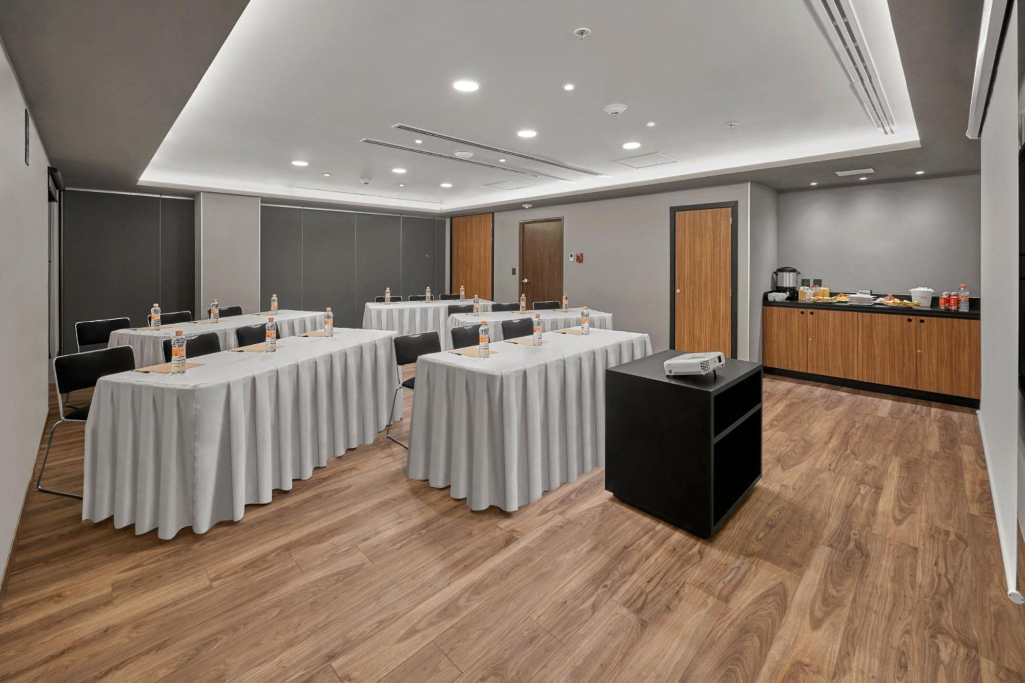 City Express Plus By Marriott Leon Centro De Convenciones Exterior foto