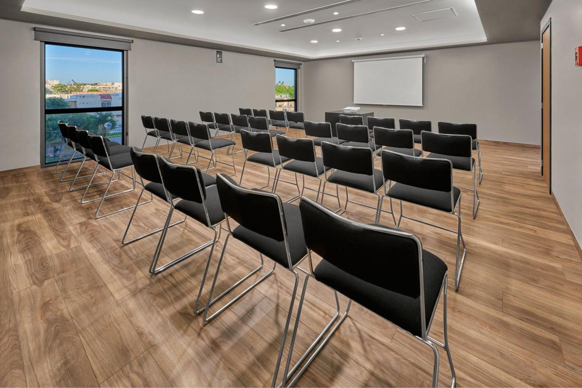City Express Plus By Marriott Leon Centro De Convenciones Exterior foto